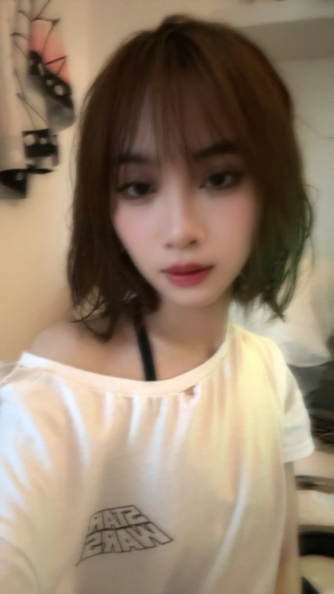 saphverse's tweet image. idk something bout her