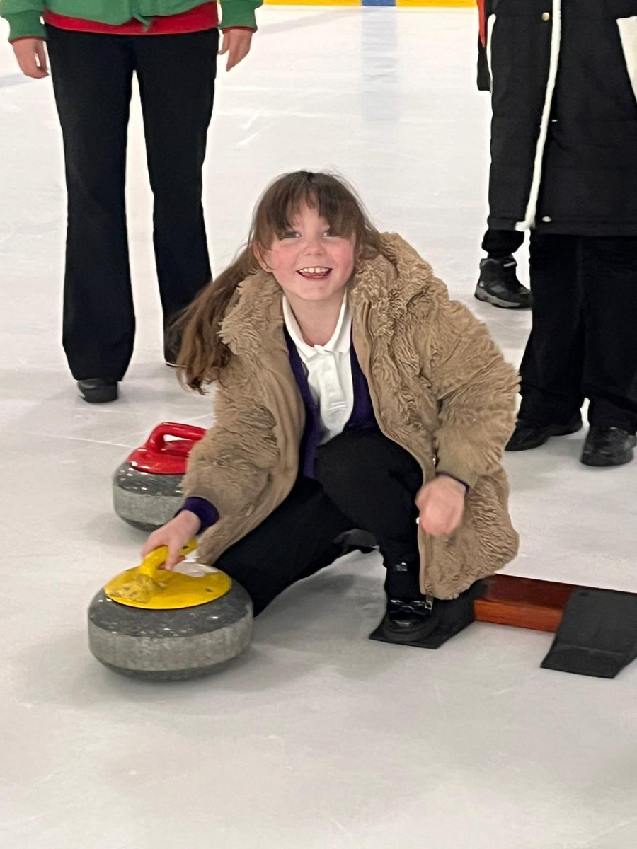 PathwaysEACT's tweet image. A great afternoon taking part in an ice curling event for Pathways at Ice Sheffield today. #teampathways