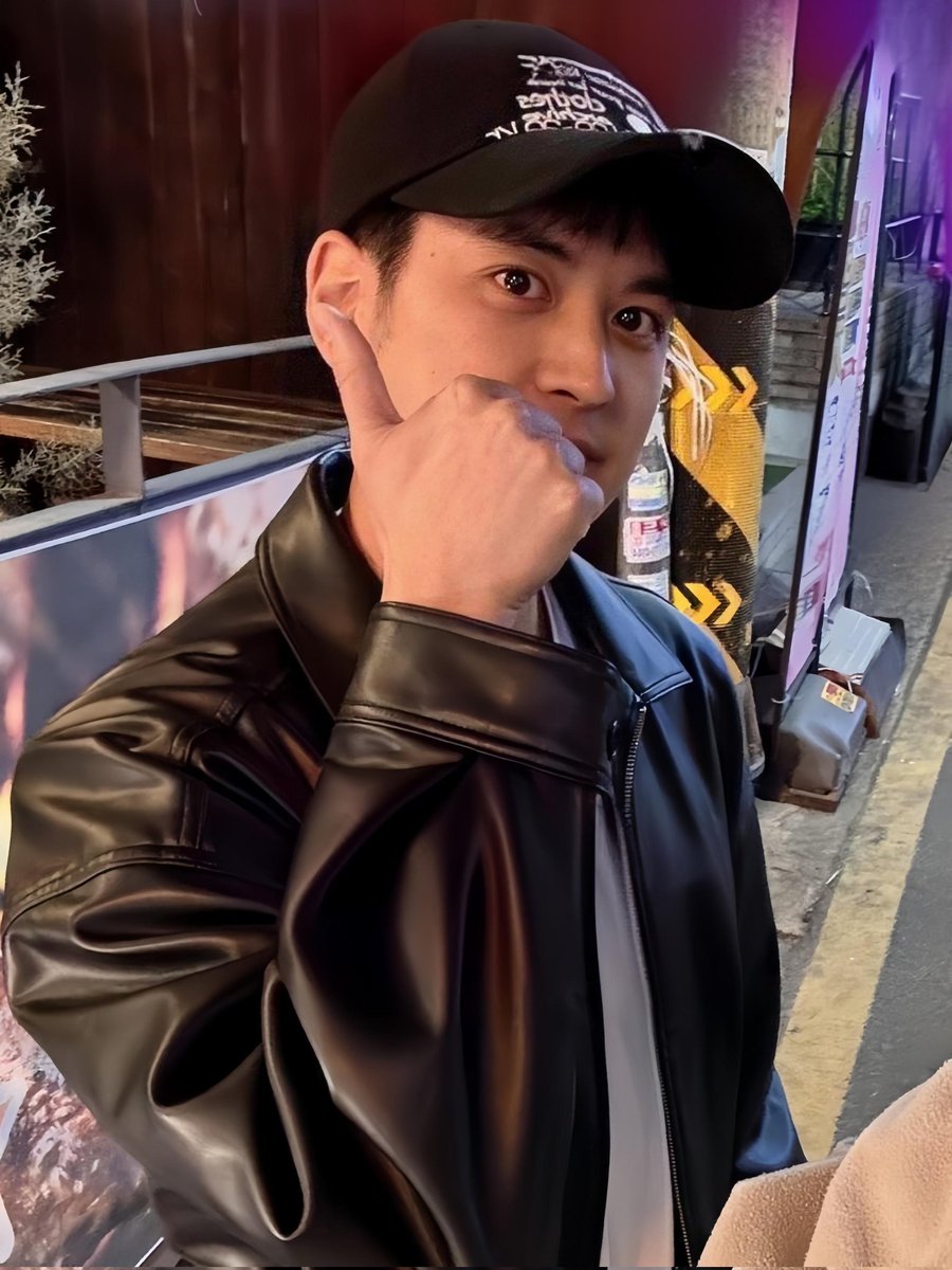 withiKON_USA's tweet photo. It feels like forever ago and yet at the same time like you just enlisted yesterday 🥹
Long time no see Chanwoo~
CHANWOO IS BACK
#WelcomeBackChanwoo
#CHAN @iKON_chan_w000
#iKON @iKONIC_143 https://t.co/aO8QiENVHB