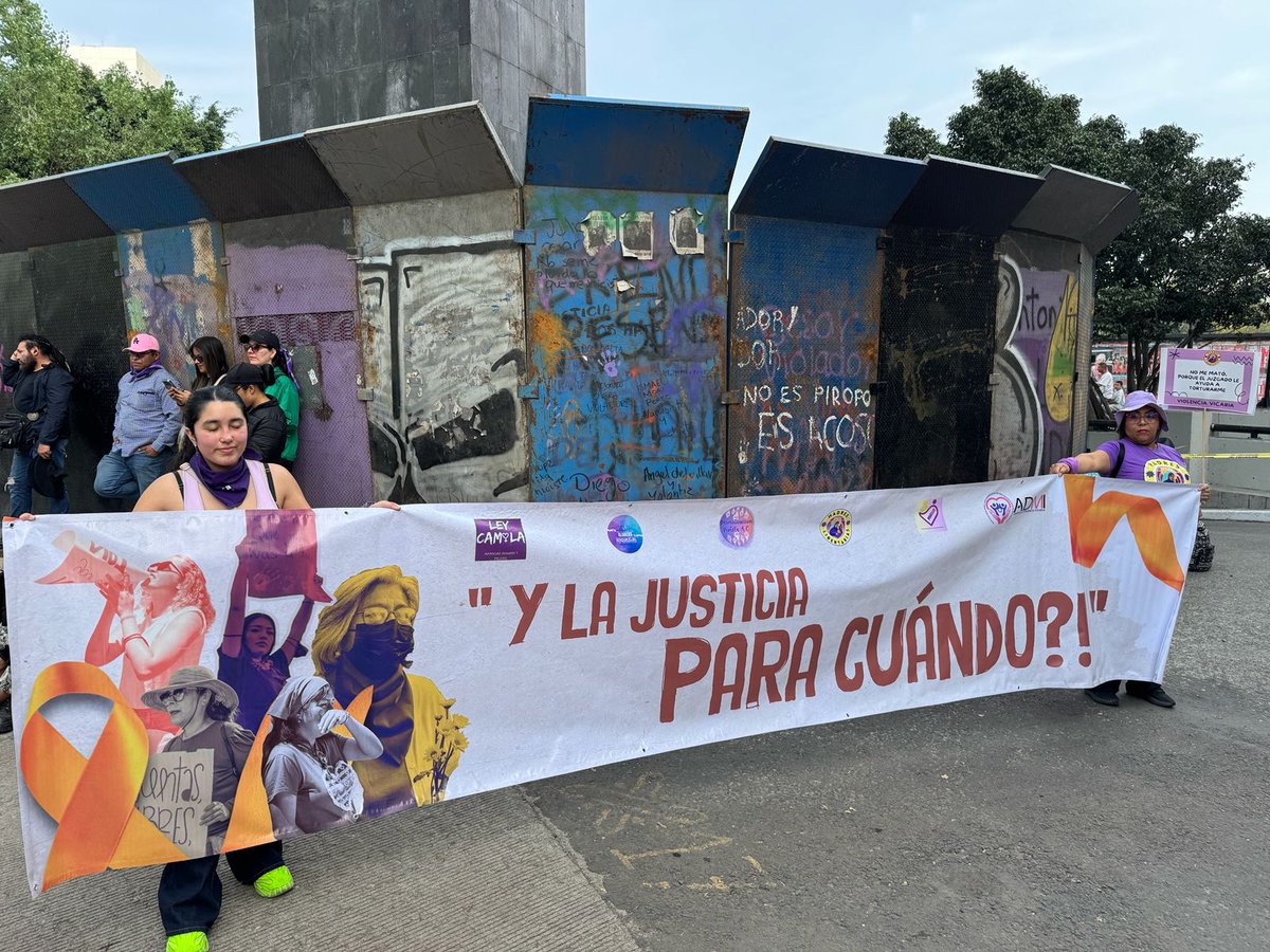MadresLibresVV's tweet photo. 🔥💜🔥Las Madres marchando también están luchando!! 🔥💜🔥
Y la justicia para cuándo?!?! 
Nuestros hijos deben regresar con sus mamás! 
No más #violenciaVicaria
#violenciaInstitucional
                 #25N https://t.co/38P2KcIjeq