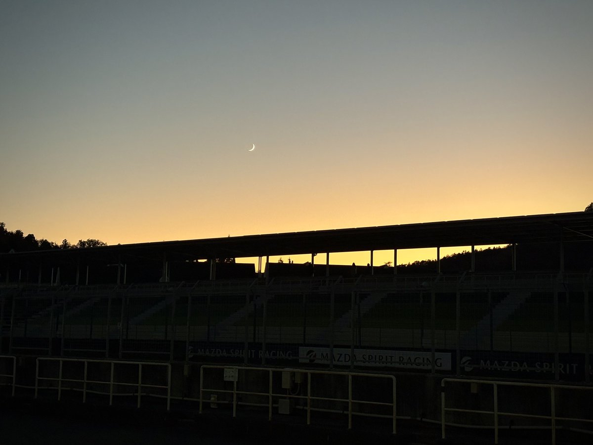 Zondakamo's tweet photo. マツ耐　岡山ラウンドはクラス30台中
🟩クラス7位
🟥クラス13位
昔からの友人で頼もしい瀬川くん@Karafune1052 とペアで🟩を担当。
判断の素早い的確な戦略でしたが、ギリギリ入賞ならず😭でも3期生と一緒に挑む最後のマツ耐は最高に楽しかった！！
#MAZDA_SPIRIT_RACING 
#バーチャルからリアルへの道 https://t.co/03xID1iCZ5
