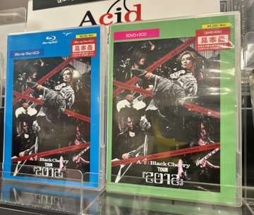 TOWER_Kinshicho's tweet photo. 【#AcidBlackCherry】

⋱その魂はご家庭の画面にも宿る！⋰
Blu-ray&amp;DVD
『Acid Black Cherry TOUR 「2012」』
本日発売🍒✨

〝よりライブ感〟〝よりバンド感〟が強調された
映像は〝yasuの魂〟が楽しめる作品📀

パネル展実施中です！！

🎁特典：『2012』缶バッジ

🔗https://t.co/0yUwsAaGBu https://t.co/uGcT98h5as