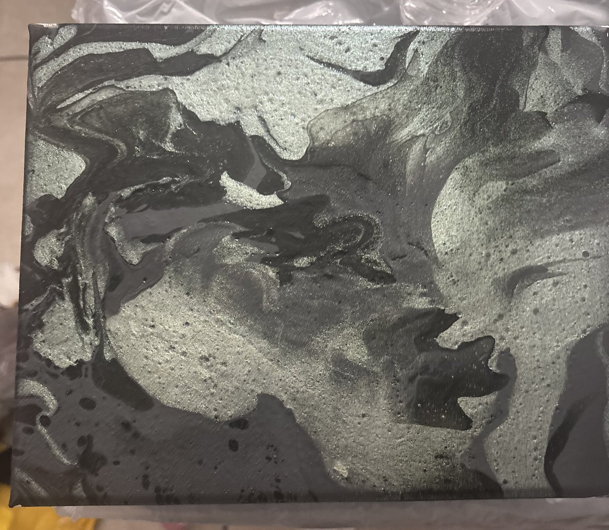 Amazingguy92's tweet image. Wet vs dry  used a glue mixture instead of floetral it spread beautifully but it it had an off reaction with the glaze paint … positive note it gave it a color changing effect