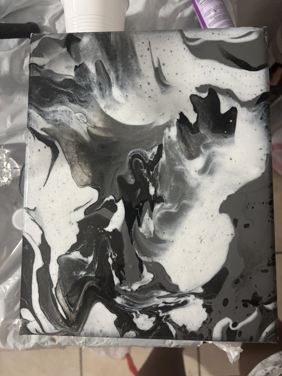 Amazingguy92's tweet image. Wet vs dry  used a glue mixture instead of floetral it spread beautifully but it it had an off reaction with the glaze paint … positive note it gave it a color changing effect
