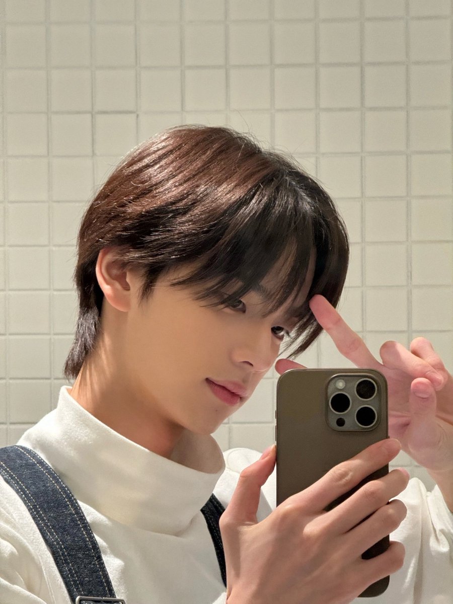 i0twssof's tweet image. 𝑟ecién salió el #ℜo𝕔k𝔗heℭ𝕒mp y yo estoy listo para mostrar mis verdaderos sentimientos sobre esta canción 🎧🎶 por ejemplo que me tiene como loquito cantándola por todos lados ya que #𝔐i𝕥ch𝕚eꕨℑsℌe𝕣e.

#𝐥uc𝕚fǝ̄r 𝕚n 𝑤o͞ndǝr𝕝an𝚍 ♡ !