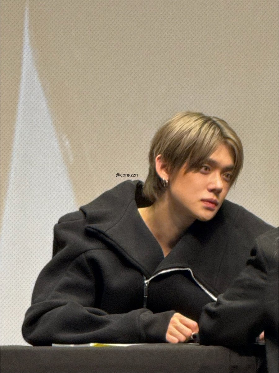 congzzn's tweet image. 251125 케타포 k4 케이타운포유 팬싸 #연준 #투바투 #txt #yeonjun 

그렇게 코냐니 같은 눈으로 쳐다보면..🥹