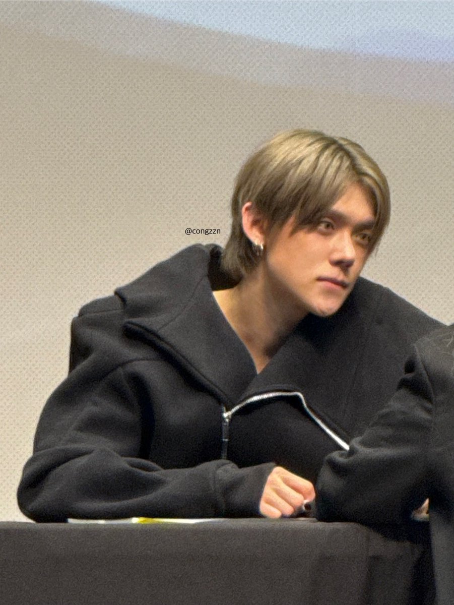 congzzn's tweet image. 251125 케타포 k4 케이타운포유 팬싸 #연준 #투바투 #txt #yeonjun 

그렇게 코냐니 같은 눈으로 쳐다보면..🥹