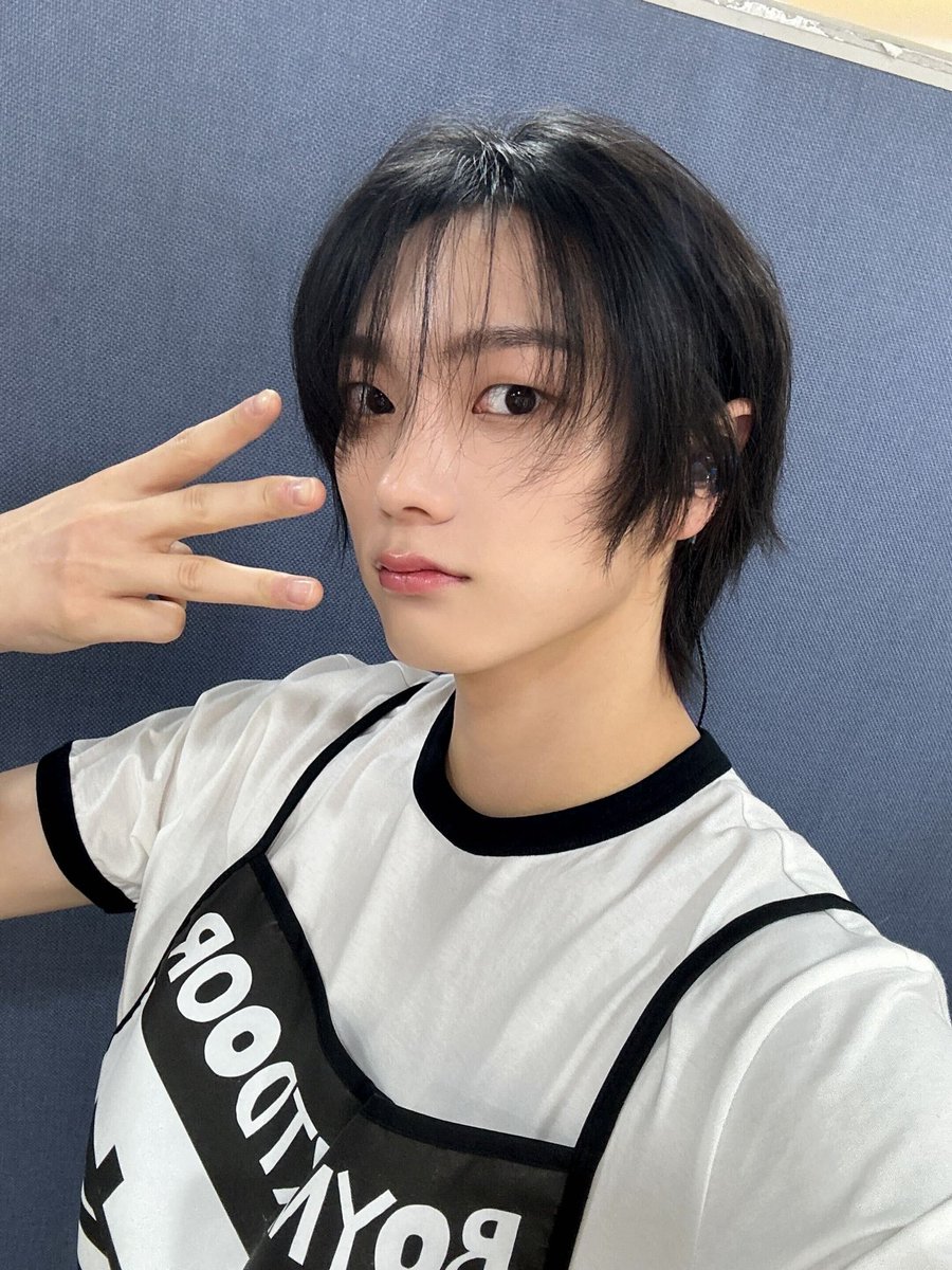 𝚄na copita de juguito en mano y 𝕣eady para mover mis patitas en este #𝔏ɑɴᴅ𝕚z𓈒࣪𐀔ঌ𝚍e𝚋ū𝐭 (⁎˃ᴗ˂⁎) porque apenas el dj me ponga todo su #𝐢zn𝕒𓈒𔓘۫ᰍ𝚖թ𝟹 ☆ sin duda me volveré un 𝕝oco 𝕚rresponsable con mis rodillas. 

𝚔a𝕣a-su͞no ｡ ︎✺ ⊰ #𝚑𝕚ro͞no !