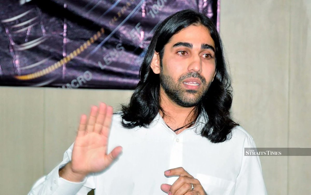 NewsBFM's tweet image. Police have arrested a 37-year-old suspect over the assault of sports journalist Haresh Deol in Bangsar yesterday.

Deol has been a prominent voice in exposing alleged document falsification involving seven heritage players within FAM.

🧵1