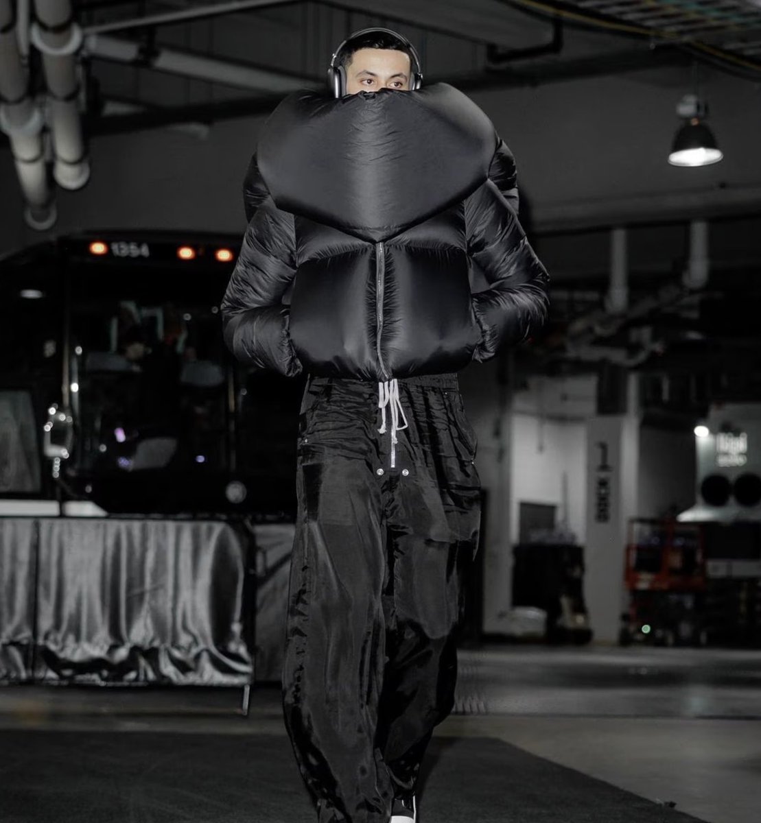 ComplexStyle's tweet image. Jimmy Fallon just recreated Kyle Kuzma&apos;s Tunnel fit on &apos;The Tonight Show&apos;