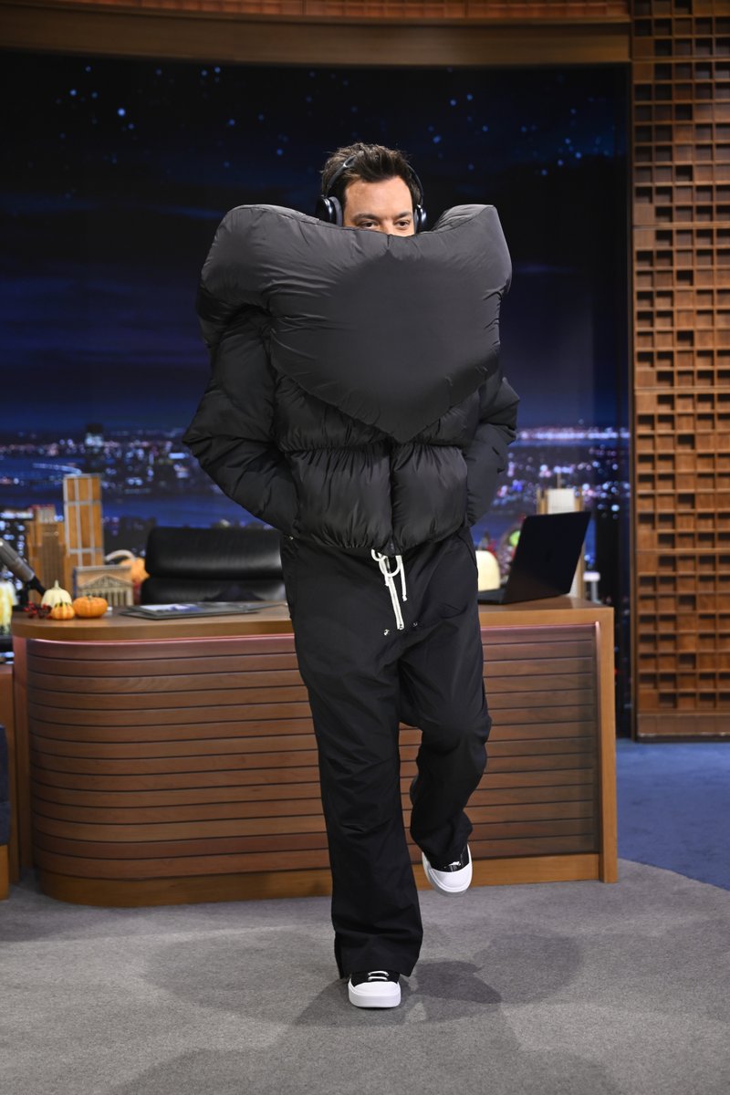 ComplexStyle's tweet image. Jimmy Fallon just recreated Kyle Kuzma&apos;s Tunnel fit on &apos;The Tonight Show&apos;