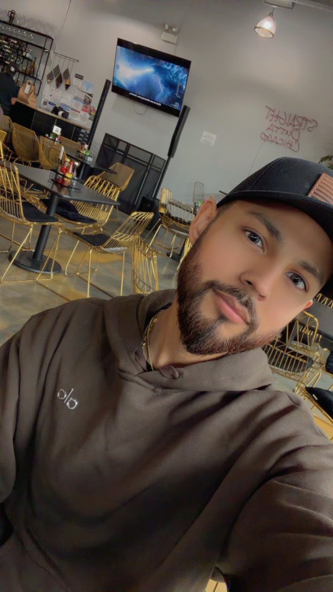 itzjustdamian1's tweet image. Update to the life…… CHUDAI PAPI!!! 😂😂