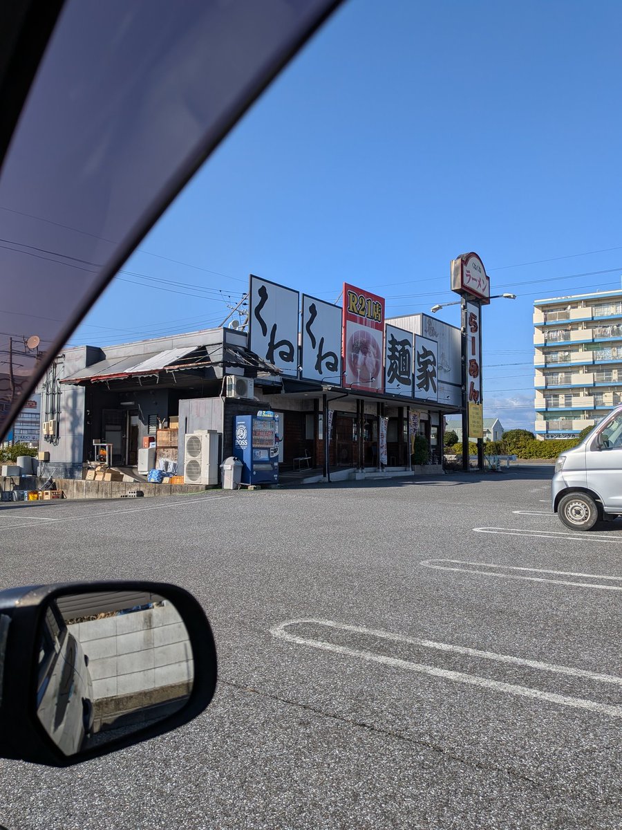 やすお tweet media