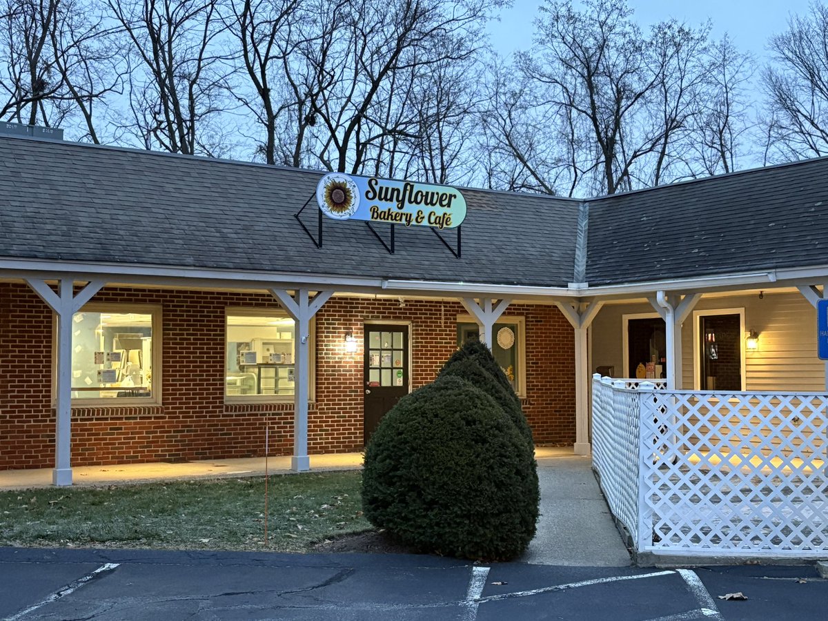 Jake_Randall_YT's tweet image. The first day at the bakery made us enough to cover an entire months rent! We are already have more PREORDERS for tomorrow than the TOTAL sales we had today! What a massive burden of second guessing and doubting myself lifted off my shoulders!!!