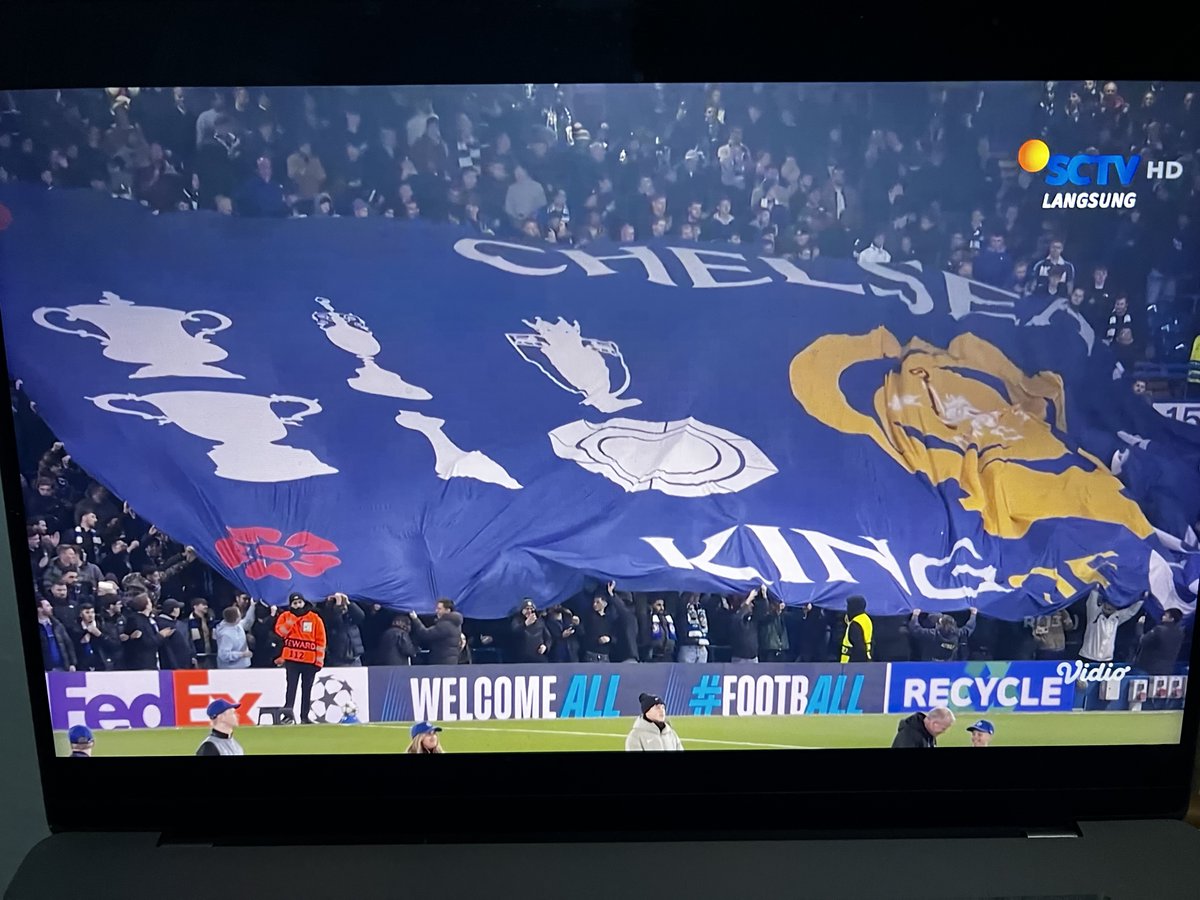 kingarnanda's tweet photo. What a moment for me! I’m truly grateful that one of my works has finally appeared in the Champions League as a crowd banner in today’s match between Chelsea and Barcelona.

Special thanks to @LAB_CFC  and @cfcwonitall  this magical opportunity. https://t.co/8gbHyBE2eg