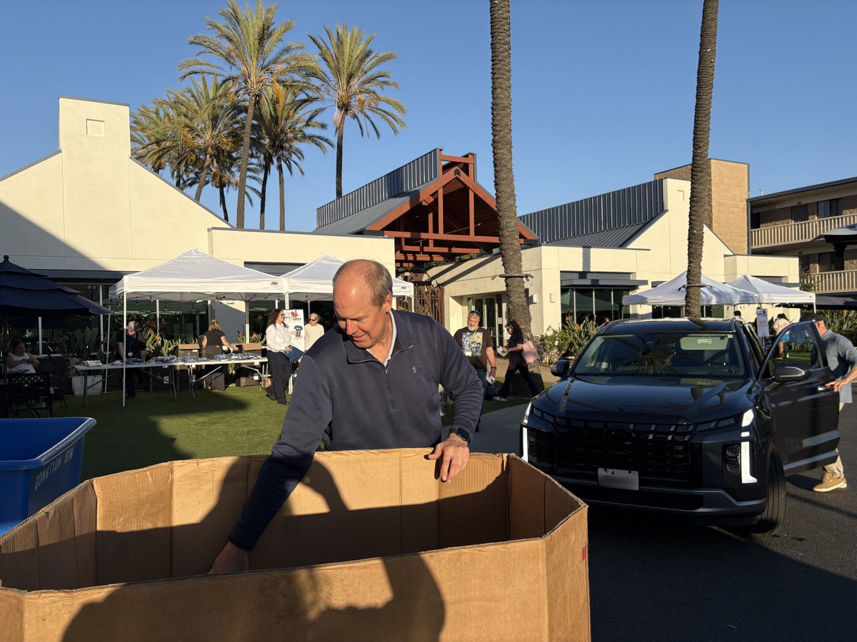 Our Food Drive was a success with over 350 pounds of perishable and non-perishable items delivered to OC Rescue Mission. We’re grateful for our office’s heart for service and the meaningful impact it makes in providing meals and hope to families in need this Thanksgiving season.