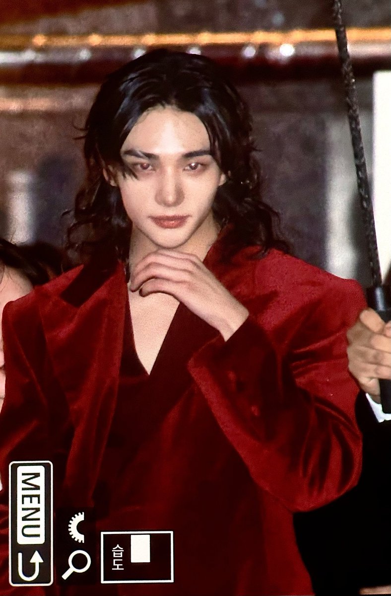 hyunjincrave's tweet image. 1 year ago today, Hyunjin went viral for his ethereal, vampire-like visuals at Cartier’s Magical Night event.