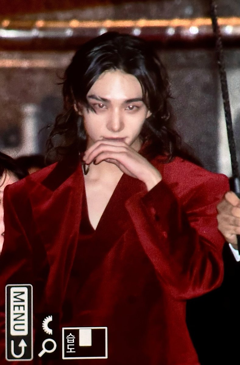 hyunjincrave's tweet image. 1 year ago today, Hyunjin went viral for his ethereal, vampire-like visuals at Cartier’s Magical Night event.