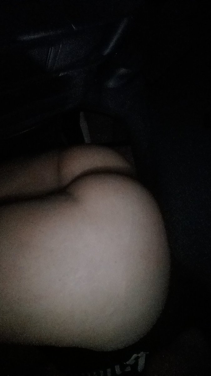 AmberVal2246's tweet photo. From behind in the car? https://t.co/MsNwrEnZGd https://t.co/th3IBhzi5L