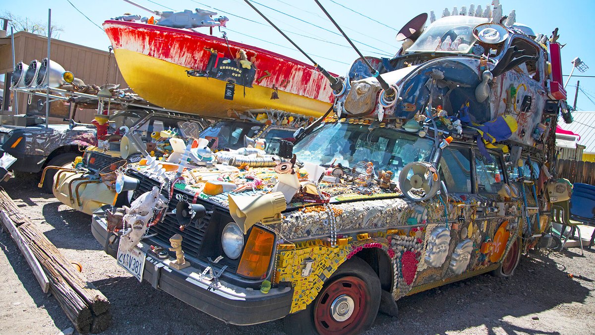 FrontierTerr's tweet image. #EvenStrangerThings: Grab onto a piece of Black Rock City-inspired art cars at Rocket Bob's, right in the heart of historic @VisitGoldfield without having to leave the main drag. ow.ly/ao0L50Xqhb1
