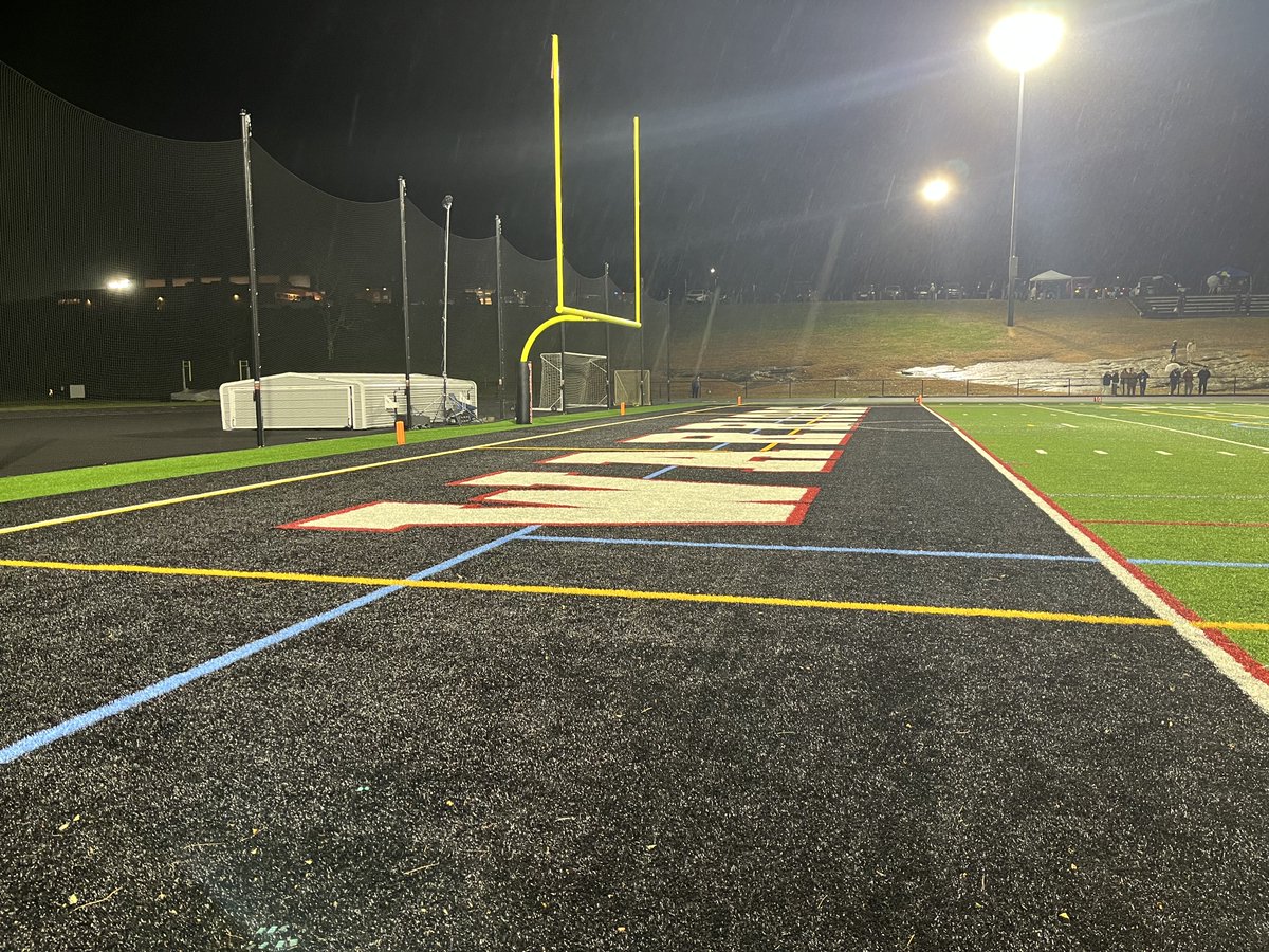 First time me see Valley Regional’s (still) new turf field, which replaced its sod

HATE IT

God (Crom) created teh foot balls to be played on grass and, on a rainy #cthsfb night, dudes should be ankle deep in mud, slidin’ and a-slippin

Do not anger Crom…