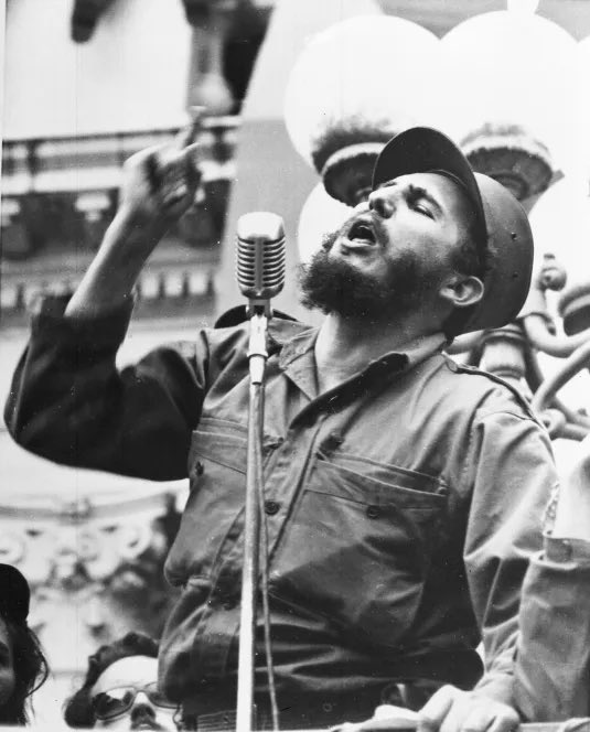 FerCuevasMur's tweet image. Siempre te defenderé Fidel como desde siempre. 

Hace nueve años partiste a la eternidad y los agradecidos nos encargaremos de darte un lugar privilegiado en la historia.

Viva Fidel Castro, Viva Cuba, Viva Latinoamérica.