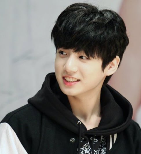 ppp_angg2's tweet image. 예••••? 이게 무슨 일이죠...?

군대 다녀 온 전정국                        데뷔 초 15살 전정국