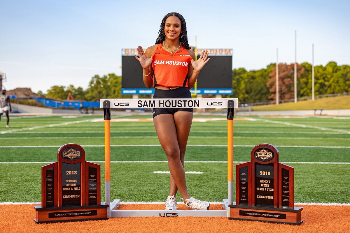 Calallen_XCTF's tweet image. Looks like one of our sprinters, @aubreynavarro_ , has been busy this November with two official visits to Sam Houston and UIA along with a verbal offer from SFA. Hard work pays off! Congratulations!
#RecruitCalallen #CalallenFast #trackandfield #Senior