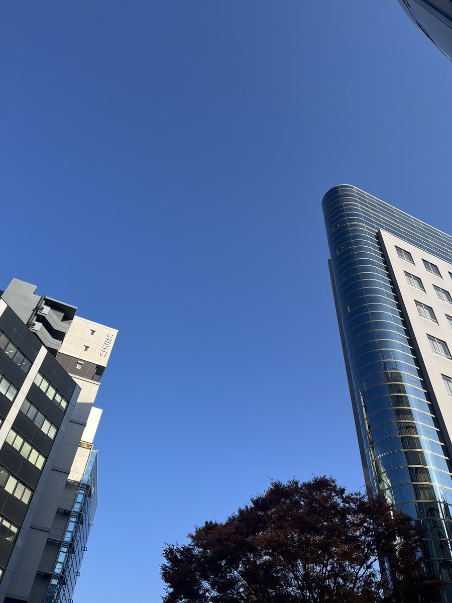 soeicreative's tweet image. おはようございます。
大阪中津は昨日の雨から一転、キレイな青空が広がっています☀️
日中は暖かくなりそうで少しホッとしますね。
気温差に気をつけながらがんばります！
#企業公式が地元の天気を言い合う
#イマソラ