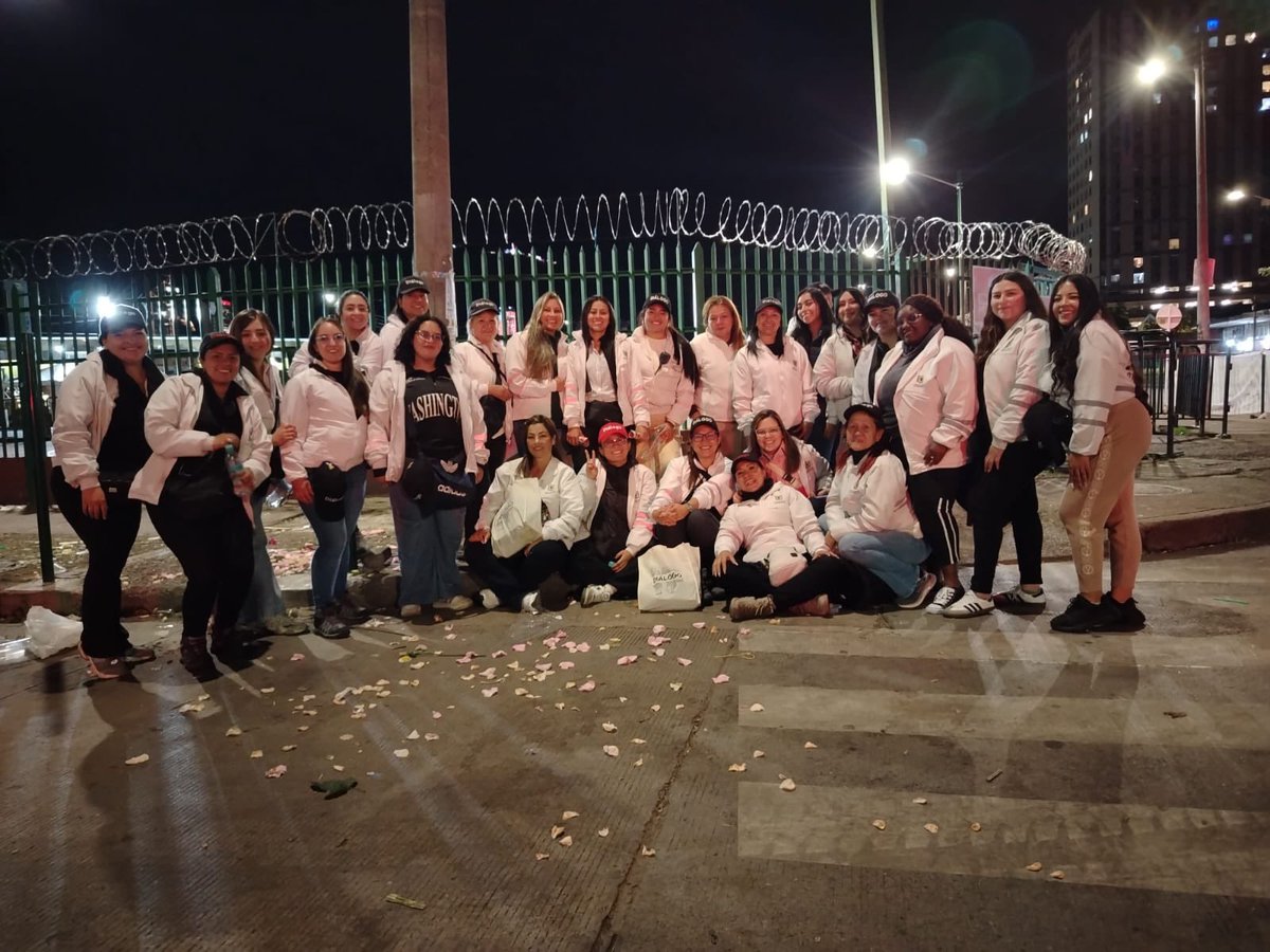 Las mujeres somos poderosas, grandes e imparables. Gracias por el trabajo de hoy y de siempre a las mujeres de Diálogo y DDHH de <a href="/GobiernoBTA/">Secretaría de Gobierno</a>. Garantizamos los derechos de las mujeres que en sus diferencias y diversidad se movilizaron seguras y libres en el #25N