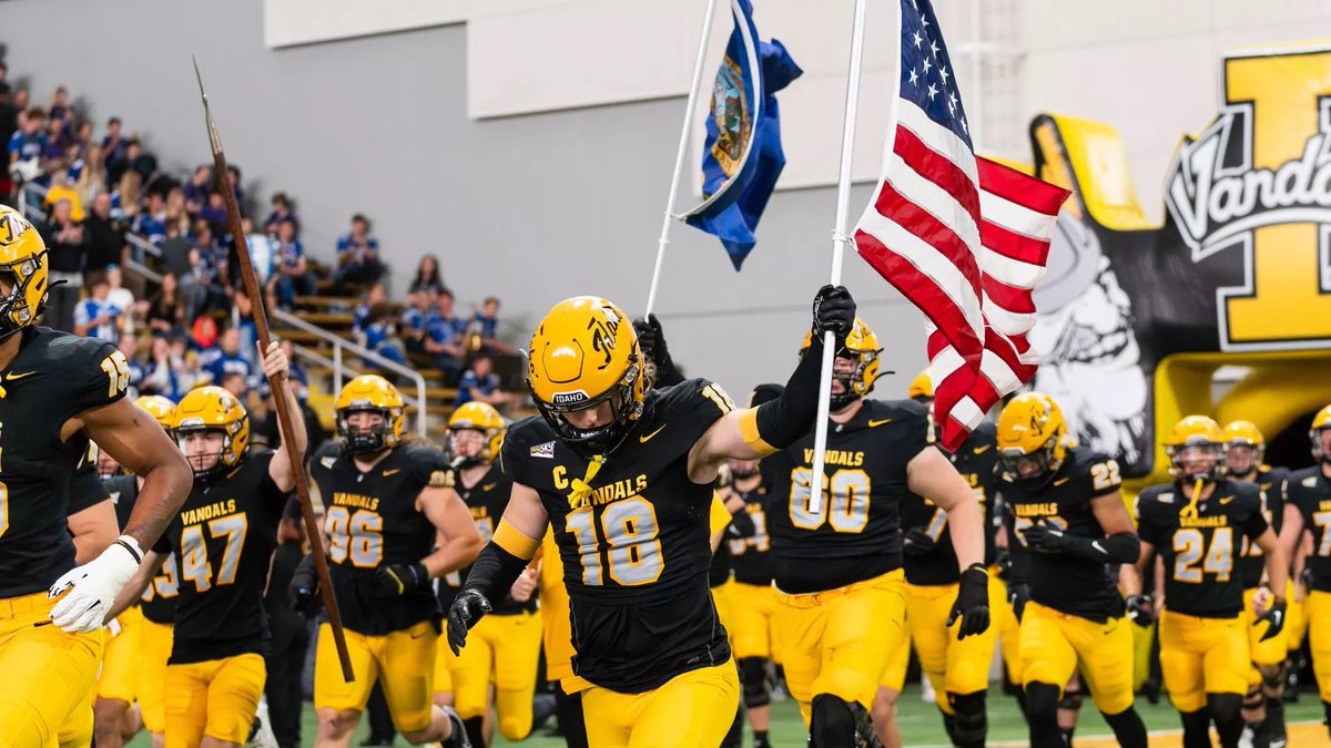 AGTG!! after a great conversation with <a href="/CoachAvery__/">Avery Roberts</a> i’m blessed and thankful to receive a D1 offer from <a href="/VandalFootball/">Idaho Football</a> !!
#JUCOPRODUCT 
<a href="/YoungPapaBrock/">Coach Brock Newton M.S. 🏁</a> <a href="/Coach_Hayashi/">Brandon Hayashi 🇯🇵🇪🇬</a> <a href="/ant_arguello/">AGA</a> <a href="/GbabyBOOM/">gmannn__</a> <a href="/Coach_Ppace3/">Preston Pace III</a> <a href="/On3sports/">On3</a> <a href="/247Sports/">247Sports</a> <a href="/JUCOFFrenzy/">JUCO Football Frenzy</a>