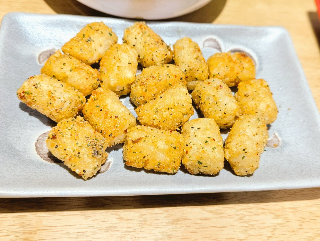 MarronTree's tweet image. 一昨日のお献立

舌平目のムニエル〜和風タルタルソースを添えて
カルディのお星様チーズとベーコントッピングのメインを張れるラディッシュとレタスとブロッコリースプラウトのサラダ
コロコロハッシュドポテト
蒟蒻の甘辛きんぴら

珍しい〜！舌平目あるぅ！←元海無し県民の目がキラキラした一品w