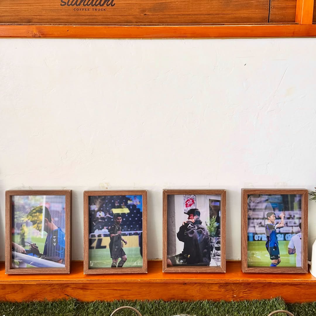 [Kim Geon-hee coffeetruck support]
💛김건희💛선수님 서포트 현장✨

자세한 후기는 ▶ instagram.com/p/DQqdyyWATtu/

#커피차 #연예인커피차 #커피차서포트 #연예인서포트 #스탠다드커피차 #coffeetruck #스탠다드커피 #standardcoffeetruck #촬영장커피차 #김건희 #KimGeonhee #김건희커피차 #인천FC