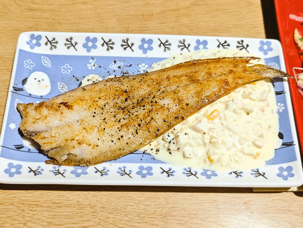 MarronTree's tweet image. 一昨日のお献立

舌平目のムニエル〜和風タルタルソースを添えて
カルディのお星様チーズとベーコントッピングのメインを張れるラディッシュとレタスとブロッコリースプラウトのサラダ
コロコロハッシュドポテト
蒟蒻の甘辛きんぴら

珍しい〜！舌平目あるぅ！←元海無し県民の目がキラキラした一品w