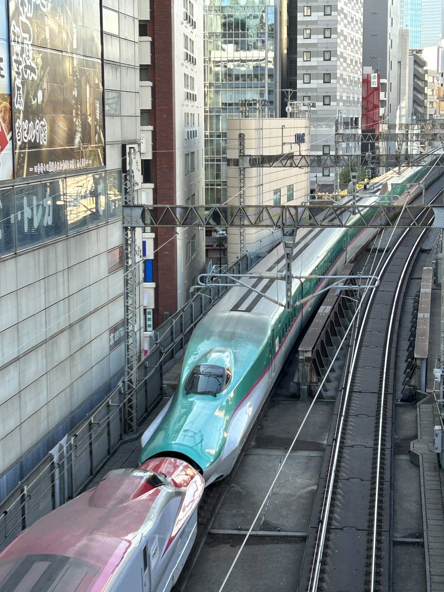 jetts21's tweet image. そしてこちらも久し振りにE657系の復刻カラー編成を上から撮影。
今日はE2系の代わりにE6系＋E5系が来ました。