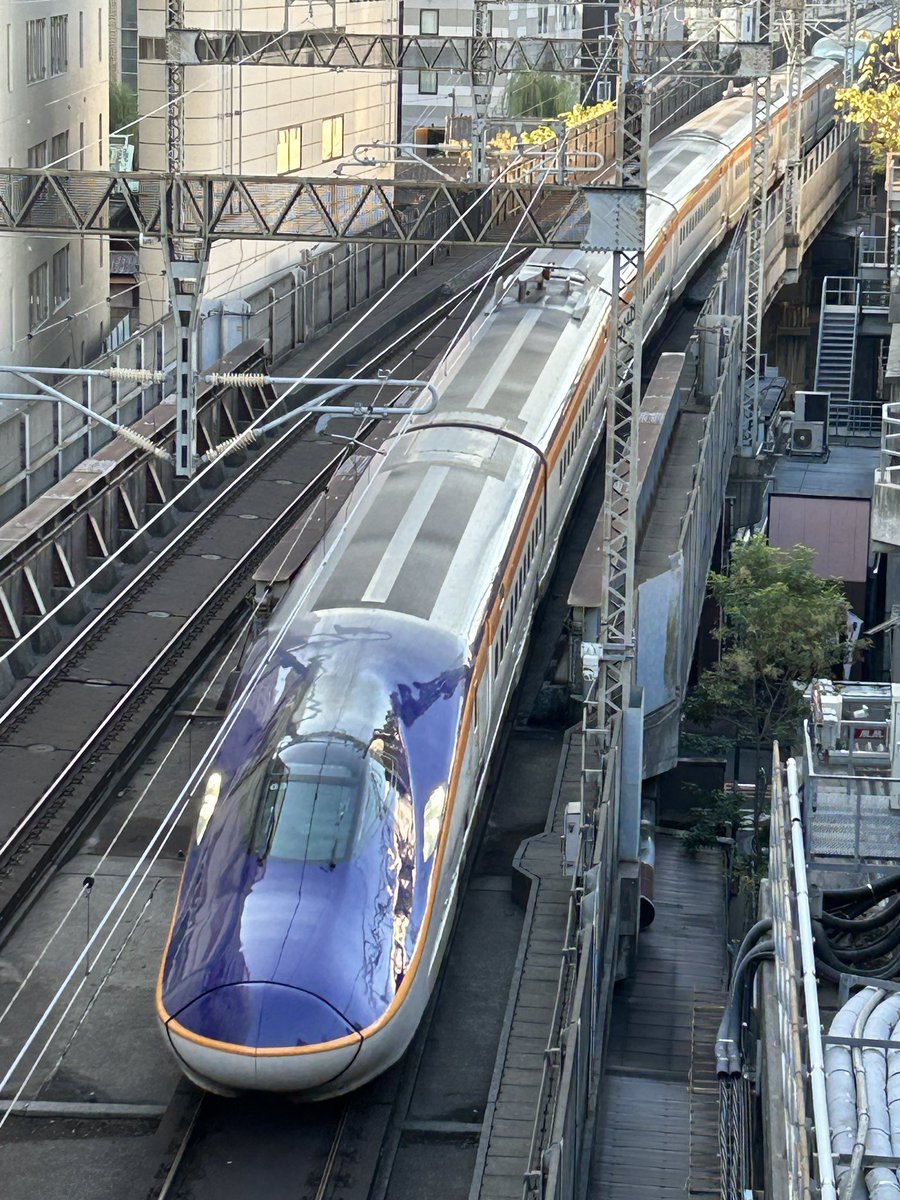 jetts21's tweet image. そしてこちらも久し振りにE657系の復刻カラー編成を上から撮影。
今日はE2系の代わりにE6系＋E5系が来ました。