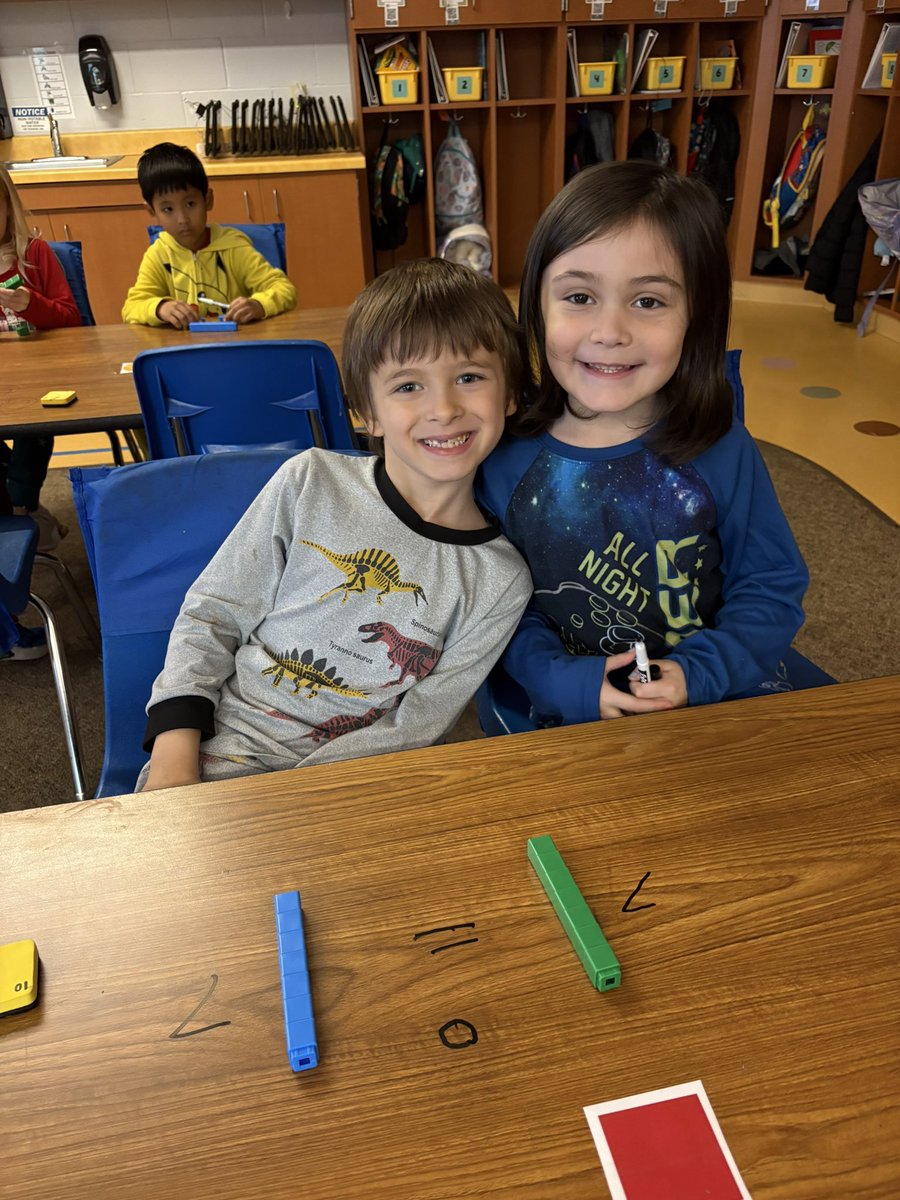 MsDormann's tweet photo. First grade had so much fun in math today! These #TrustyHuskies collaborated to compare their unifix cubes and got to write on their tables whether the sign should be >,< or =. In this activity they also worked together to figure out how much more the greater number was! https://t.co/zA23p0PJkT