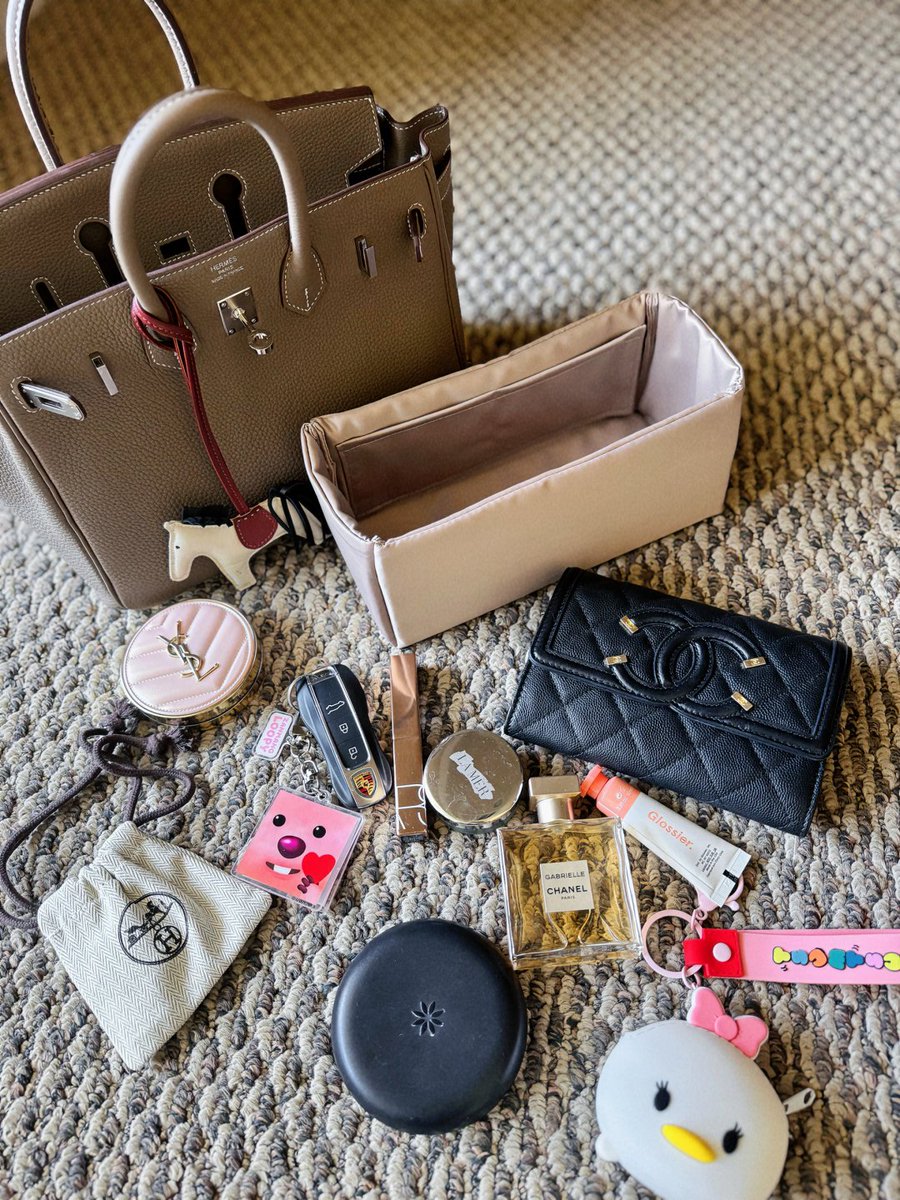 OliviaVibeW's tweet image. The little world I carry with me every day 😜 #Cosmetics #OnTheGo