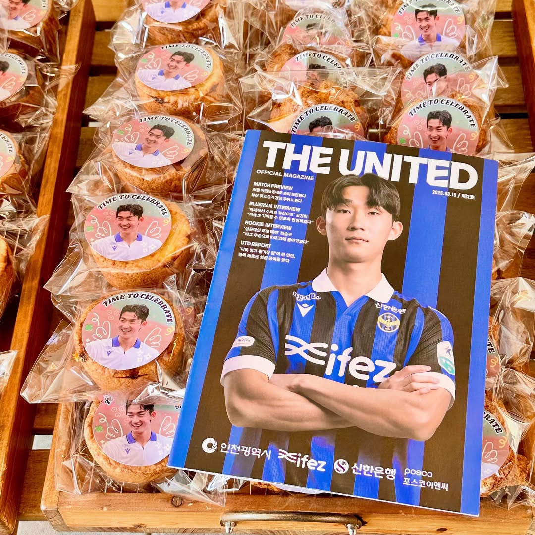 [Kim Geon-hee coffeetruck support]
💛김건희💛선수님 서포트 현장✨

커피차 문의는 ▶ pf.kakao.com/_Sittb

#커피차 #연예인커피차 #커피차서포트 #연예인서포트 #스탠다드커피차 #coffeetruck #스탠다드커피 #standardcoffeetruck #촬영장커피차 #김건희 #KimGeonhee #김건희커피차 #인천FC