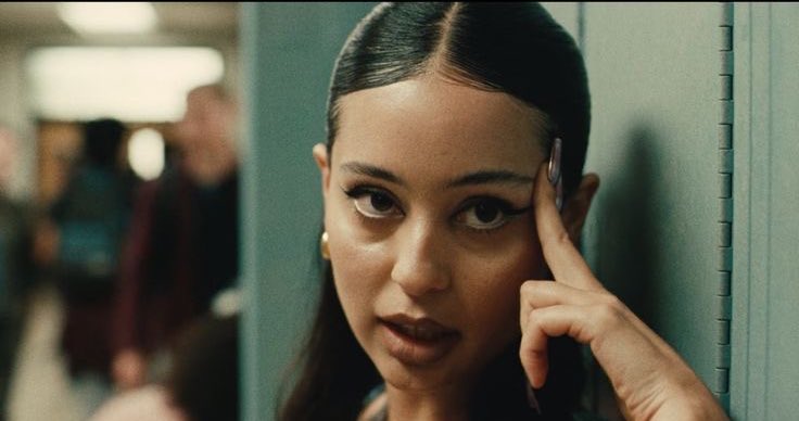 euphoriacentral's tweet image. 🚨The first teaser for #Euphoria season 3 allegedly shows Jules as a ‘sugar baby’ as well as Maddy criticising people who do that.