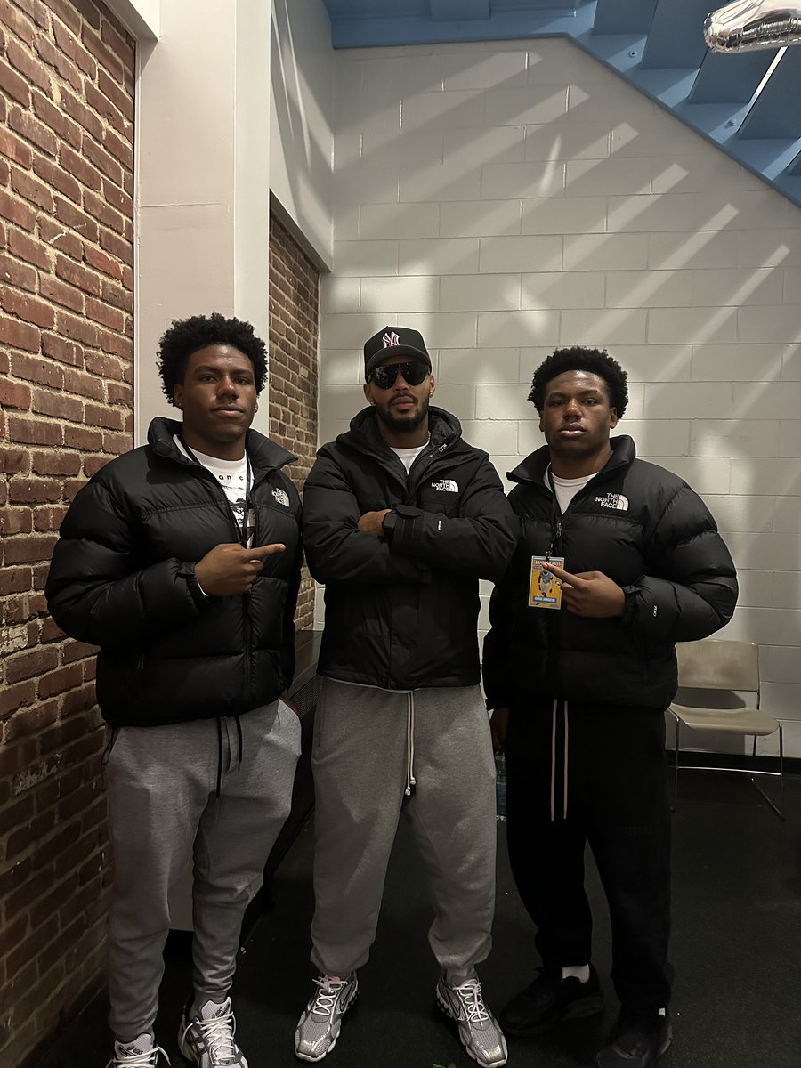 GevonLiv's tweet photo. Thank your @LIUSharksFB for the visit. Had a great time down there and experienced the atmosphere of the Sharks Game Day. @HRHS_TartansFB https://t.co/DuxgSyMlKb