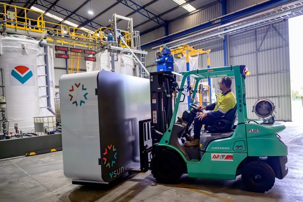 WA plans 10-hour flow battery install to boost power reliability: The Western Australia government is looking to deploy a vanadium flow battery energy storage system with up to 10 hours of discharge capacity to help… dlvr.it/TPStmj #BatteryStorage #Australia #PVProjects