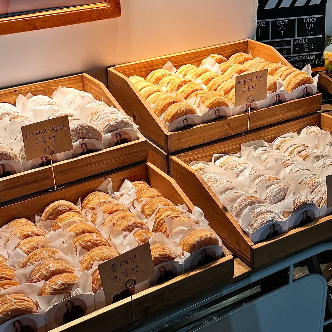 [Lee Joobeen coffeetruck support]
💛이주빈💛님 서포트 현장✨

커피차 문의는 ▶ pf.kakao.com/_Sittb

#연예인커피차 #커피차서포트 #연예인서포트 #스탠다드커피차 #coffeetruck #스탠다드커피 #standardcoffeetruck #촬영장커피차 #이주빈 #LeeJoobeen #이주빈커피차 #스프링피버