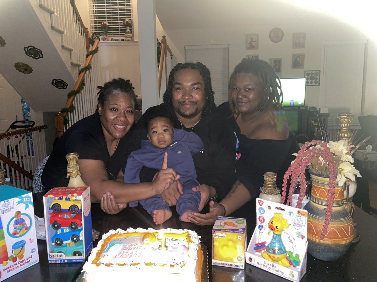 Tyoshiiyo's tweet photo. Happy Birthday My Son We Love You &amp; We Will Be There Every Step Of The Way For You! 💙💚🥳 https://t.co/XAD0kHtViY