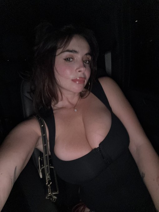 1 pic. Night out https://t.co/XWRERdS2ch