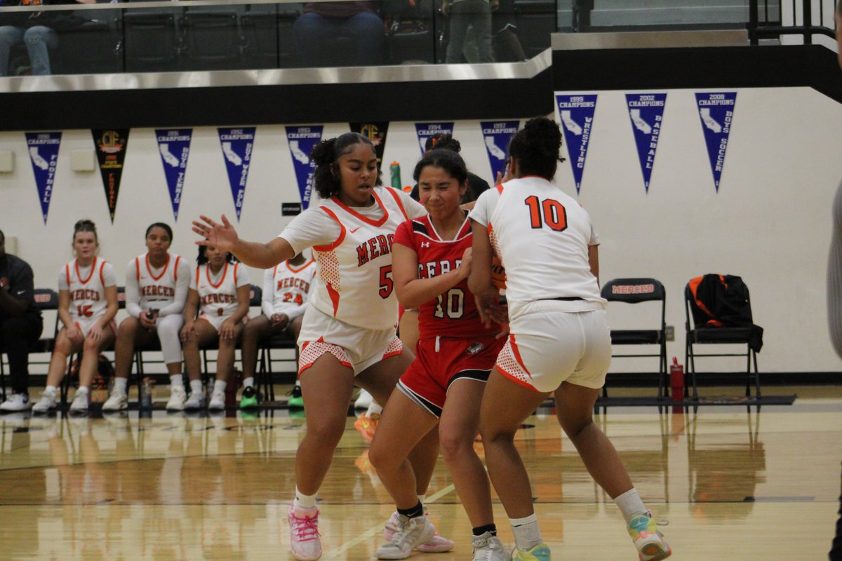 ALMSeditor1's tweet image. The Merced Bears girls basketball team began their season with a big win over Ceres last night (11/24). You can read about it in the link below. @The_MHS_Bear @gallegos_g85194 @CHSBulldogPride 

averagelocalmedia.com/news/merced-gi…
