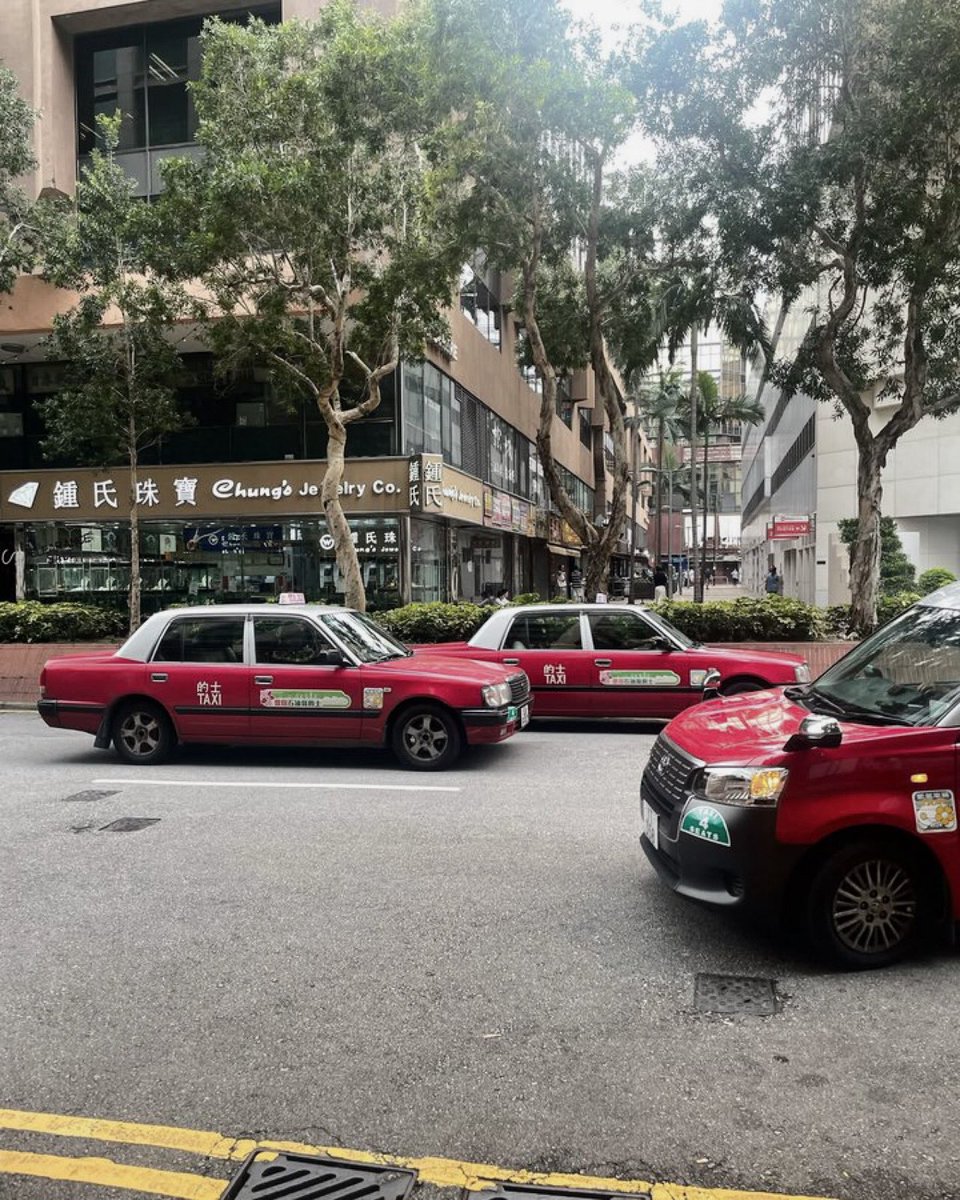 Nothing is better than a short grocery shopping rendezvous. Grabbing things I’m sure I barely need though catches my eyes anyways.
