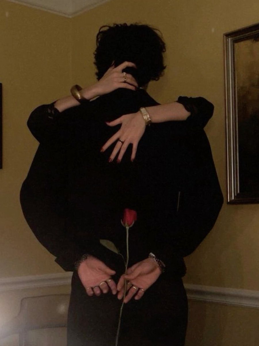 this has Black Iris date night written all over it 🌼