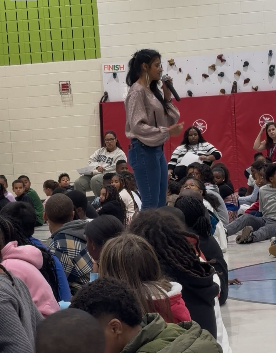 SoniaMatthew2's tweet image. After 27 years in this work, I am incredibly grateful for the privilege to serve, touch lives, and be an example. Their success is our success. ♥️ 

Congratulations to all our Quarter 1 Award Recipients! Keep shining brightly✨

#ProudAssistantPrincipal