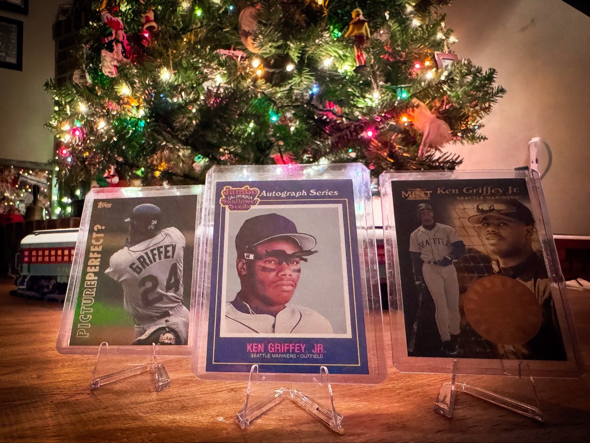 A couple of brand new Griffey additions to the binder thanks to <a href="/wrbodin/">Bill Bodin</a> and another #MailDay drop <a href="/CardPurchaser/">Card Purchaser</a>